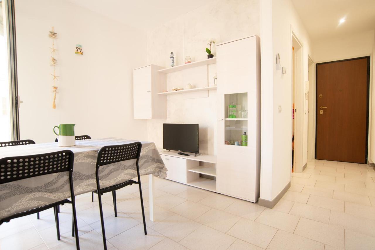 פולינאנו א מארה Chiale Holiday Apartments מראה חיצוני תמונה