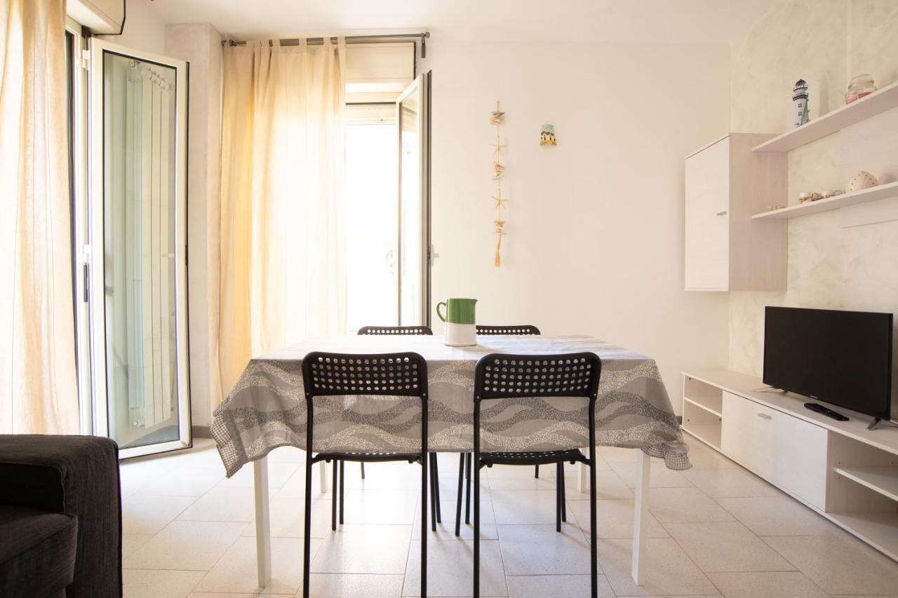 פולינאנו א מארה Chiale Holiday Apartments מראה חיצוני תמונה